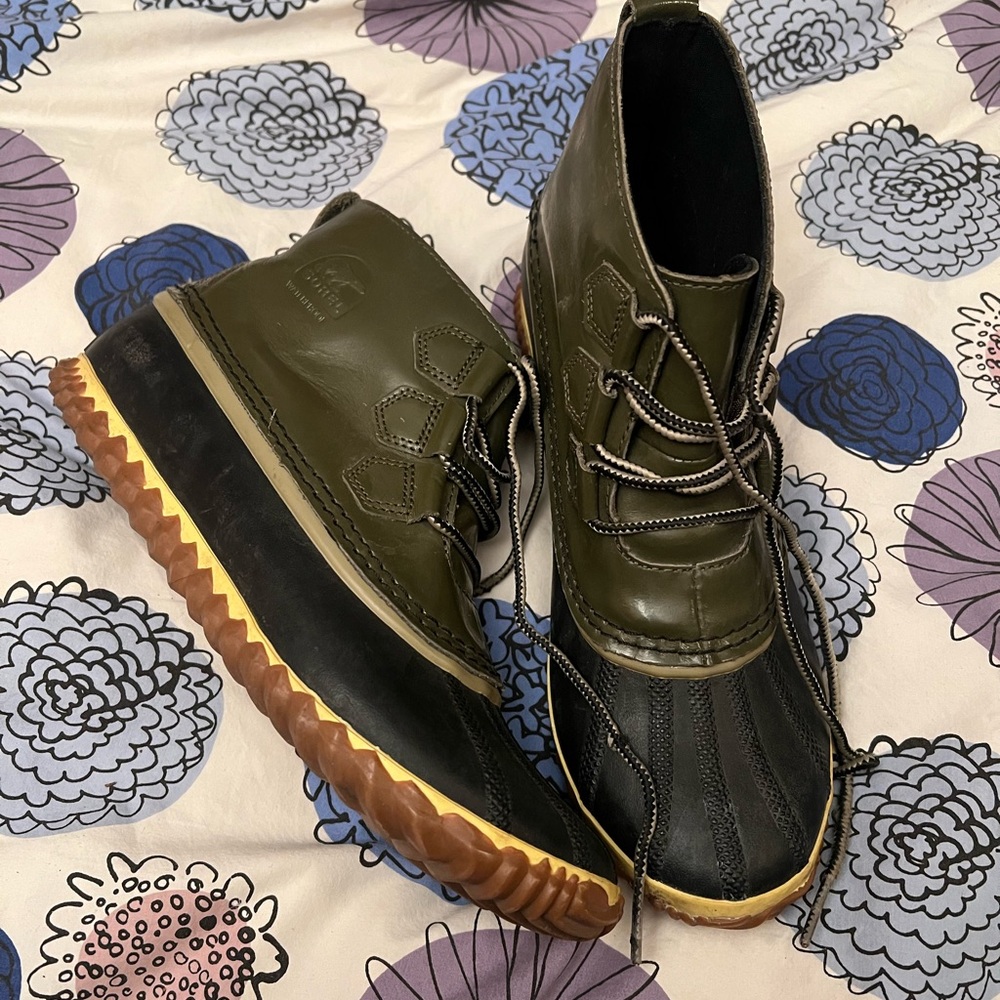 Sorel boots size 9.5